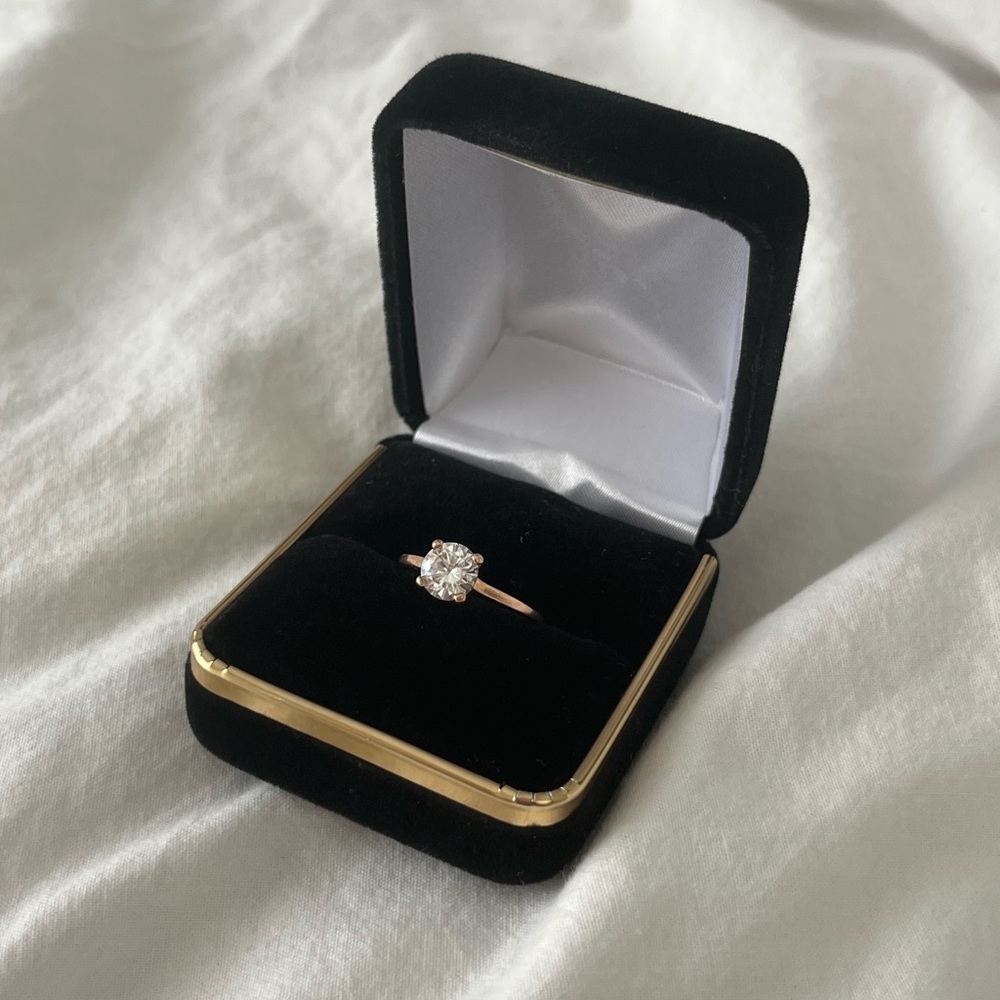 Engagement ring (moissanite) - Picture 1 of 5